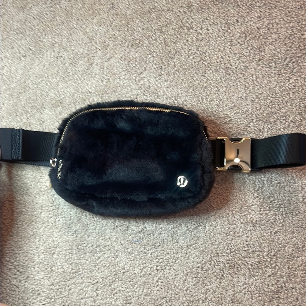 Lululemon Black Plush Everywhere Bag